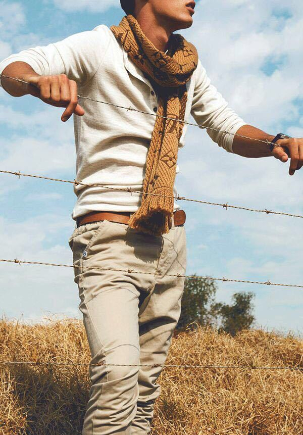 这条围巾5元英语,这条围巾的价格有点高英文怎么说