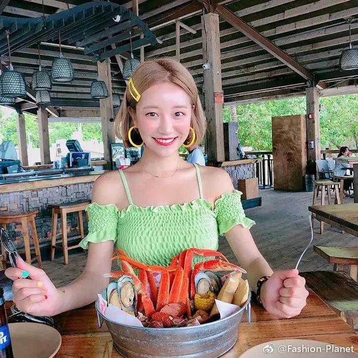 胸比较大的女生怎么穿显身材,胸比较大的女生怎么穿衣服好看