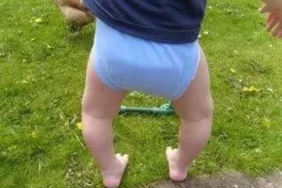 想要宝宝拥有完美的腿型,这几点家长一点要注意