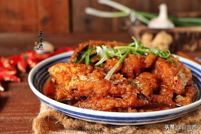 带鱼炸后怎么烧好吃又简单,带鱼的做法不用炸最好吃