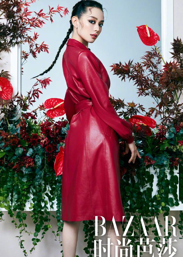 吉娜化浓妆出镜，产后4月无脱发困扰，被指双颊凹陷胶原蛋白流失