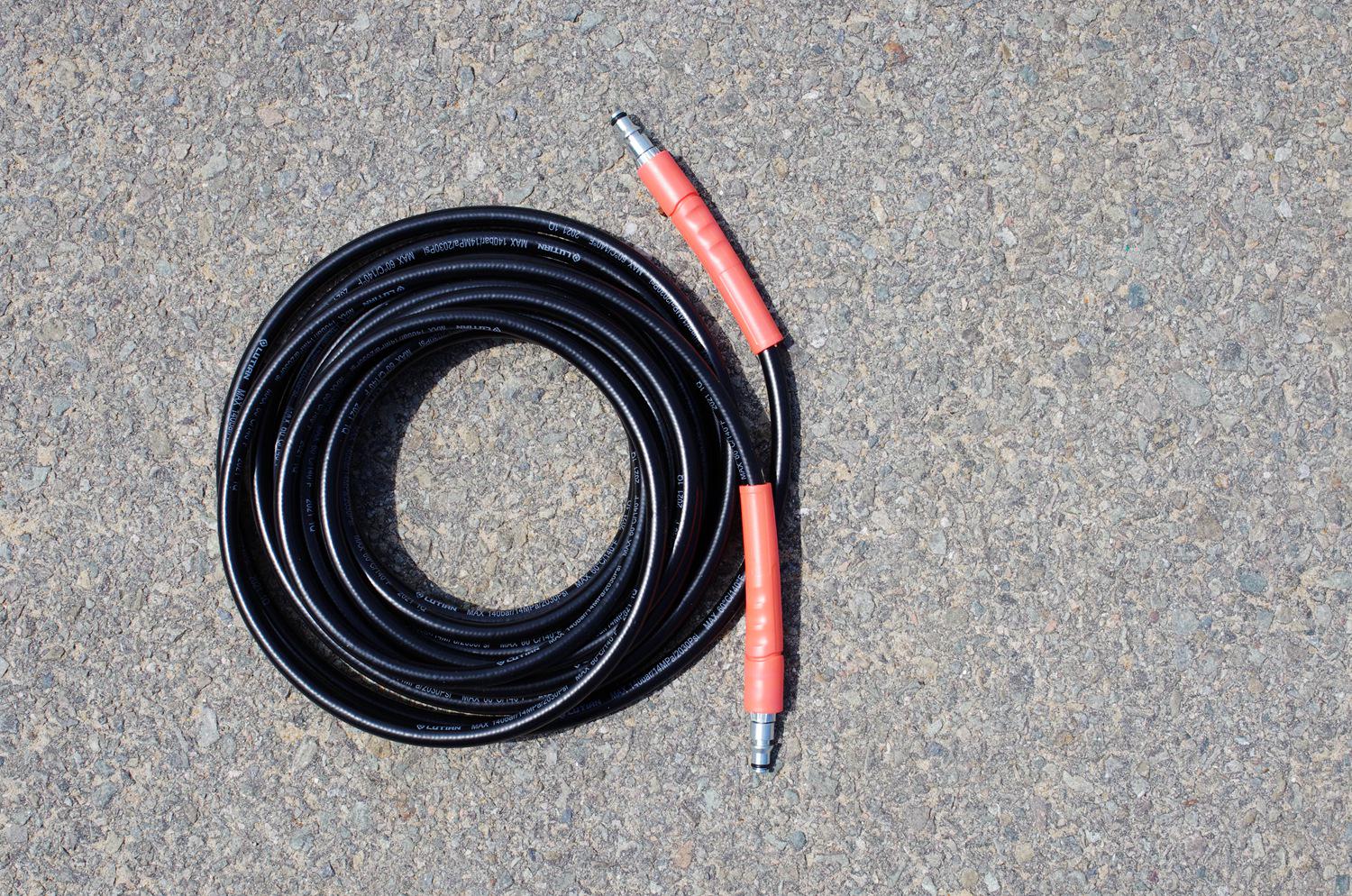 汽车布座椅有污渍怎么清洗,白色汽车上有黑色污渍怎么清洗