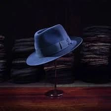 帽子戏法衣服穿搭,穿搭帽子选什么颜色的