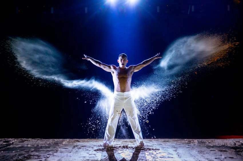 奥迪q8l霍希版落地价,奥迪q8纳瓦拉蓝落地价