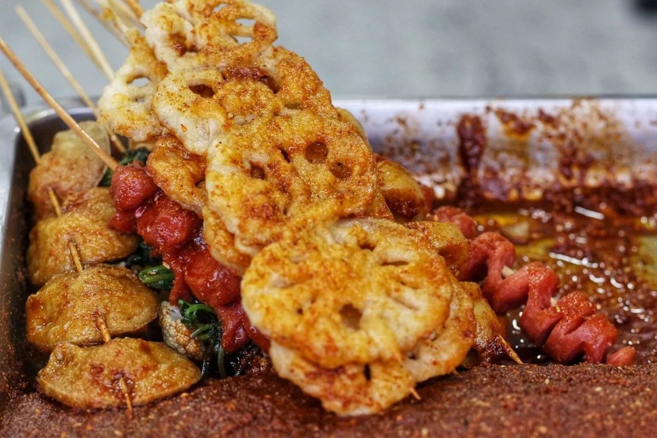 宿管阿姨辞职,辍学摆摊卖炸串