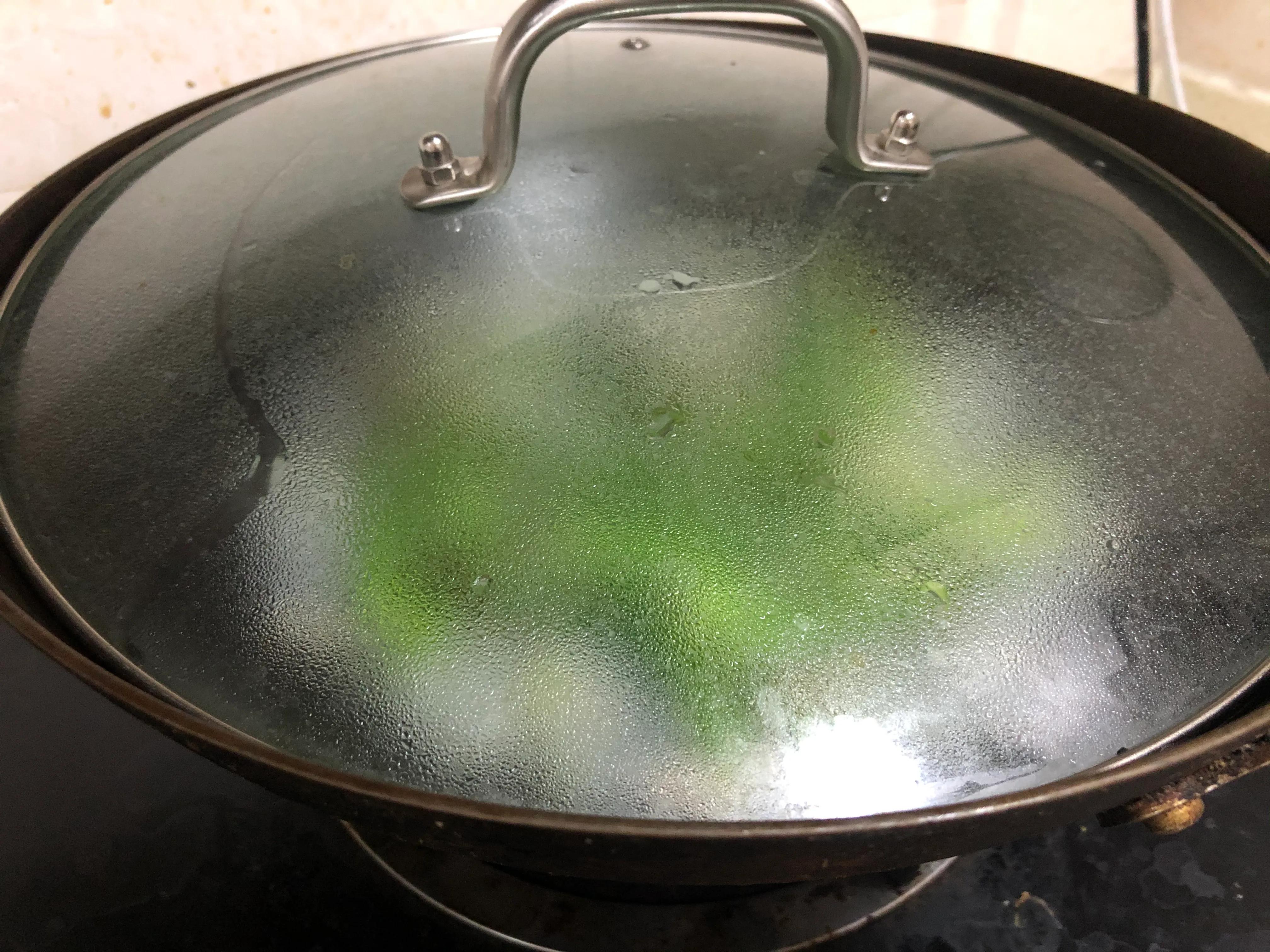 琳子阿姨家的日常菜谱五，夏日花样菜汤芦笋瘦肉汤，蔬菜中的海鲜