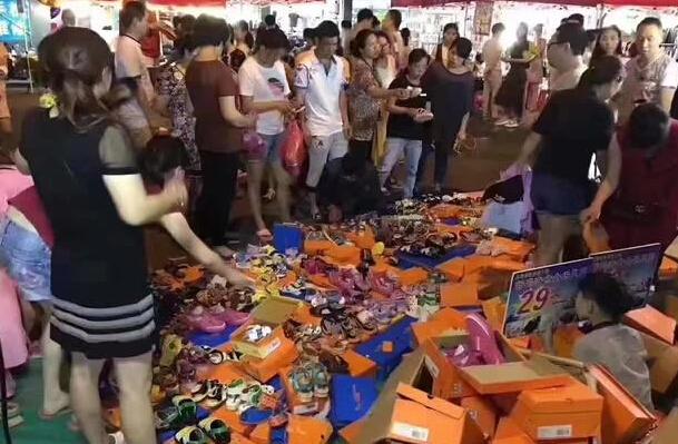 摆地摊的时候要怎么摆好卖,经营地摊三大注意事项