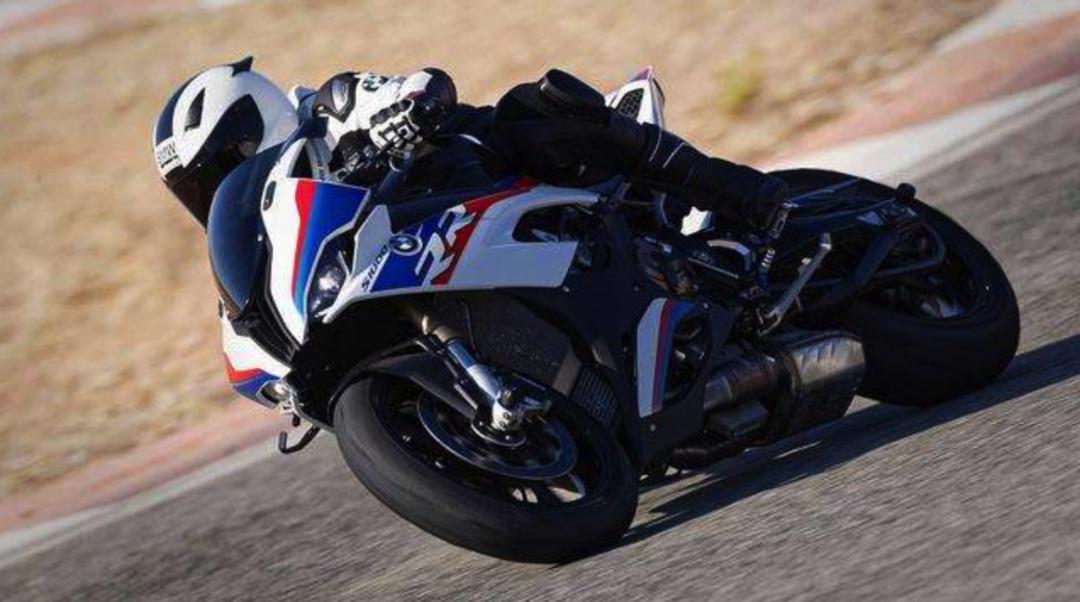 6万多的宝马s1000rr,23款宝马1系4缸2.0t落地价