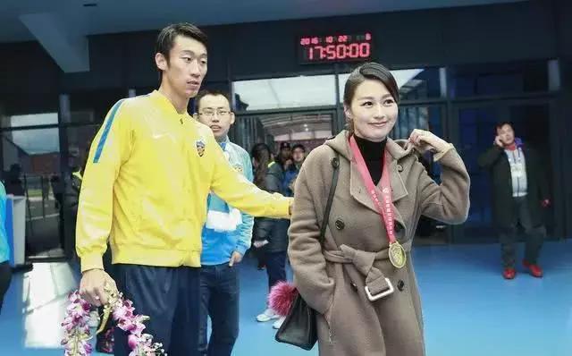 国足太太团集体助威,国足太太聚会