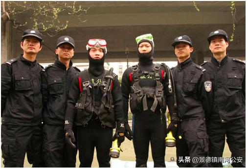 海边警察找到尸体,在水下找到人的尸体