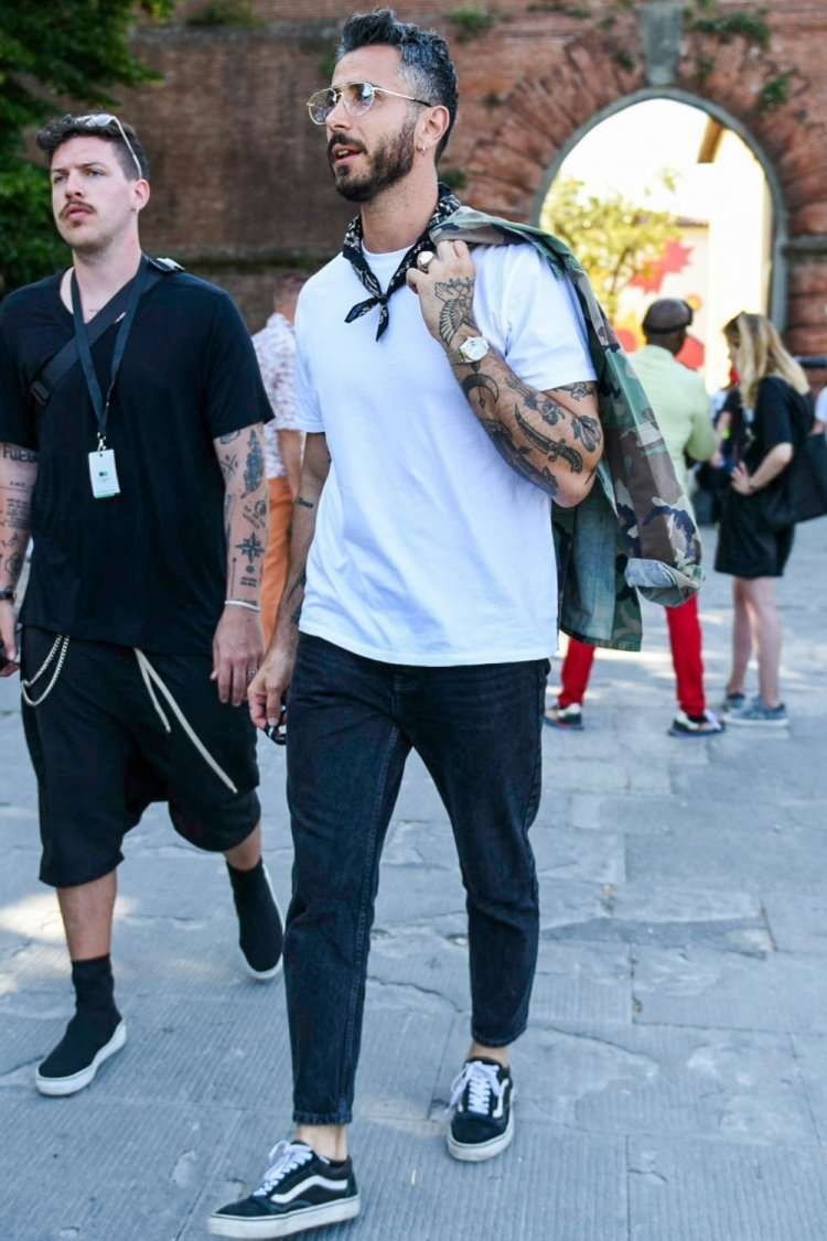 牛仔裤大t怎么穿出来好看,牛仔裤白t穿法