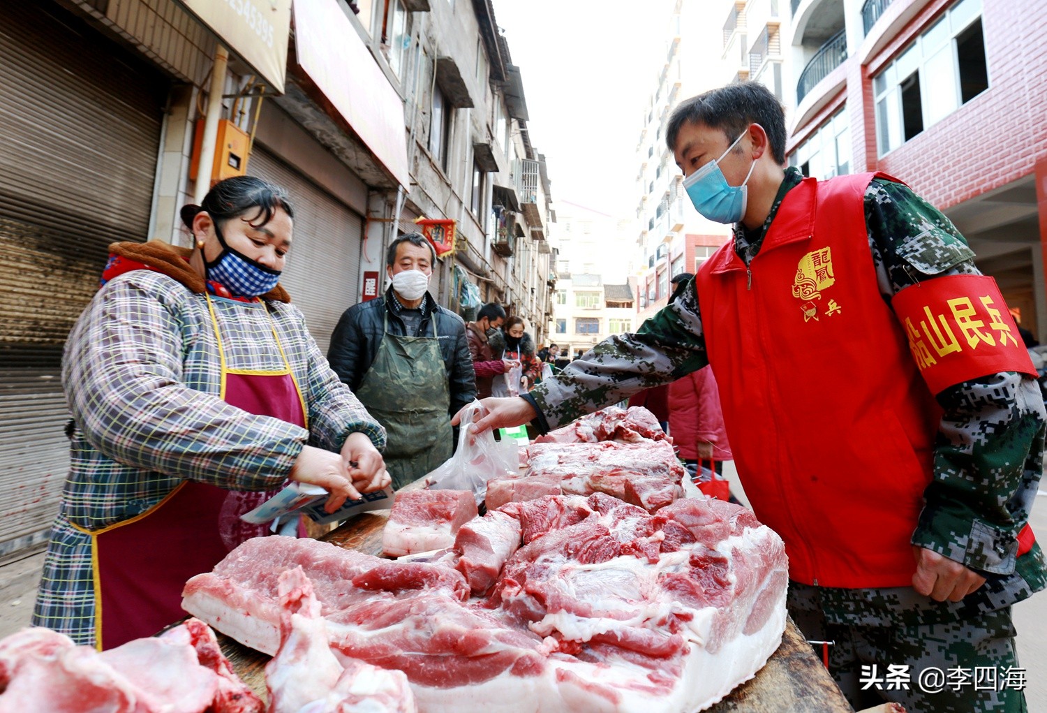 抗疫,这个乡镇140名“红马甲”服务居家隔离的3万群众