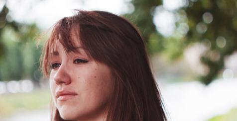 冰敷眼睛和热敷眼睛有什么好处,过敏引起的眼睛水肿冰敷还是热敷