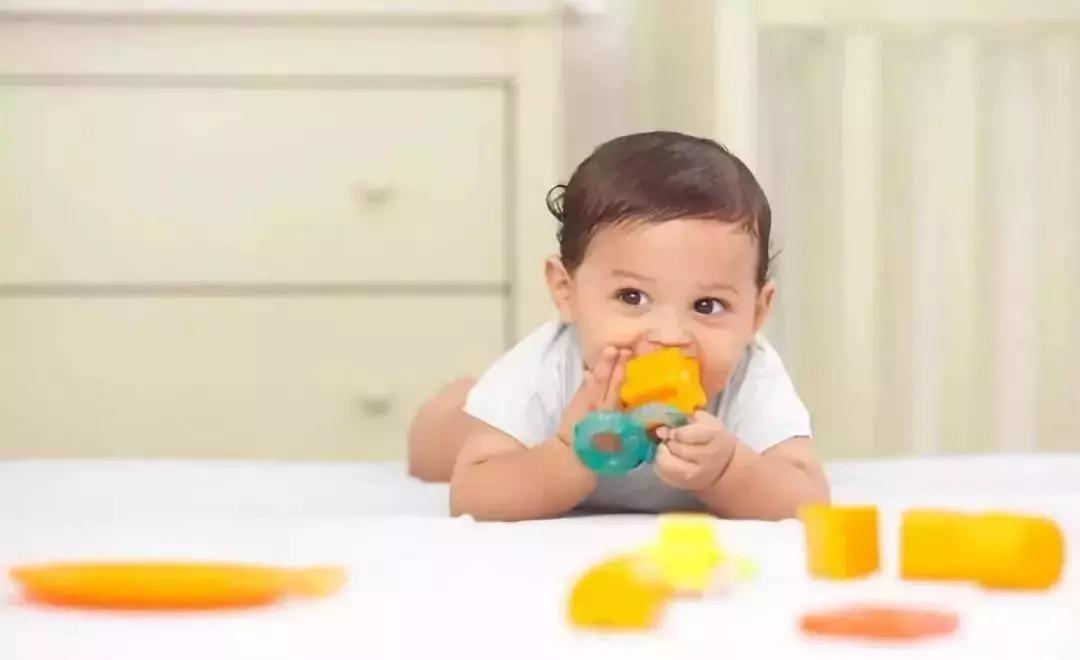 手持蒸汽清洁机,140℃高温高压去污渍,轻松满足家庭清洁需求