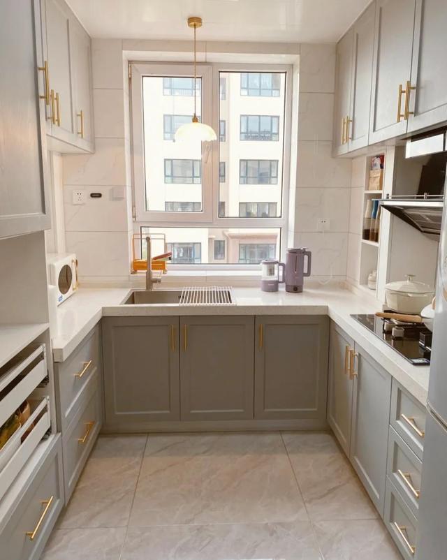 厨房阳台推拉窗封窗效果图,厨房全是窗户怎么装