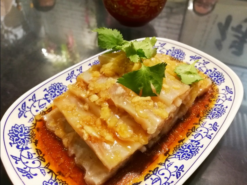 深夜郑州8男2女躲在花园路北环桥头,吃丹江翘嘴鲌,喝方城木瓜酒