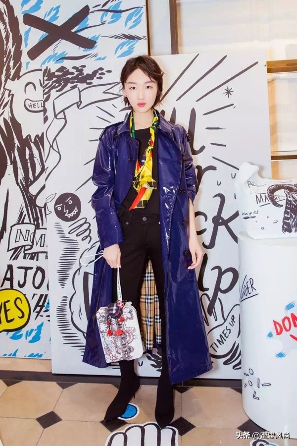 丝巾的正确佩戴方式,丝巾的正确佩戴方法