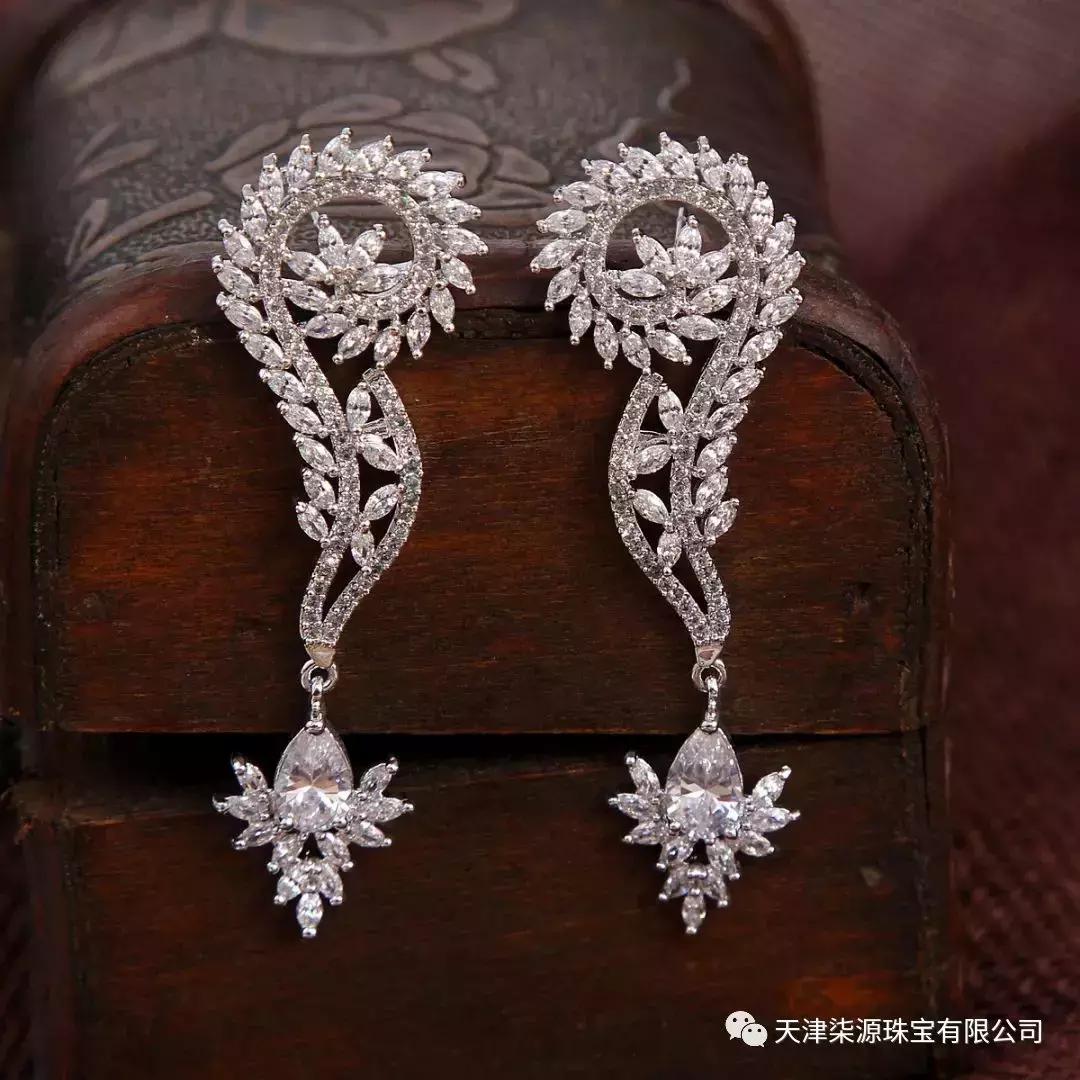 水钻是钻石还是水晶,水钻是什么钻石