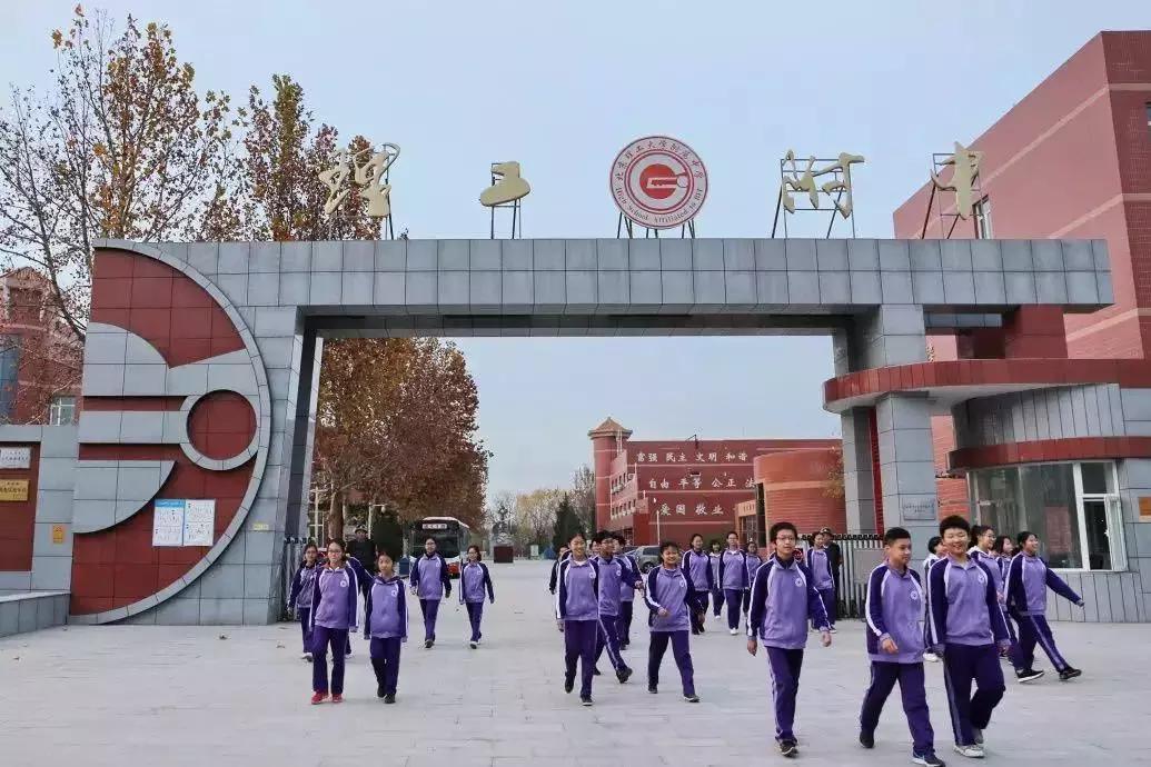 一个学校的风雨历程,在一个学校的成长经历与感悟