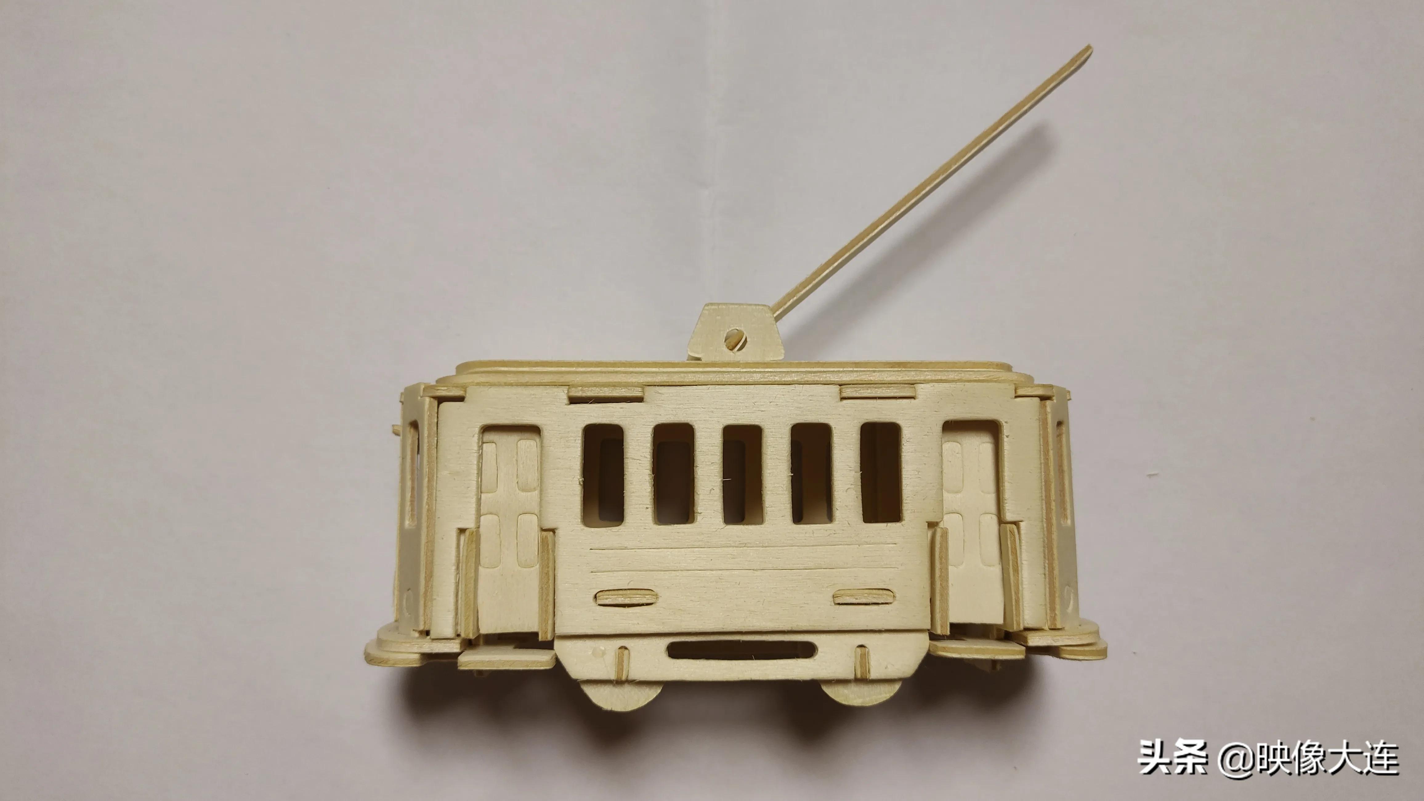 晒一张自己和图书的创意照片,创意照片是用什么软件制作