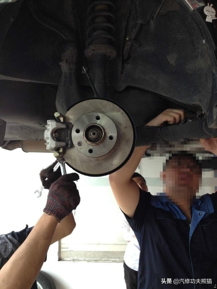 桑塔纳3000后轮鼓刹改碟刹,桑塔纳后轮鼓刹改碟刹教程