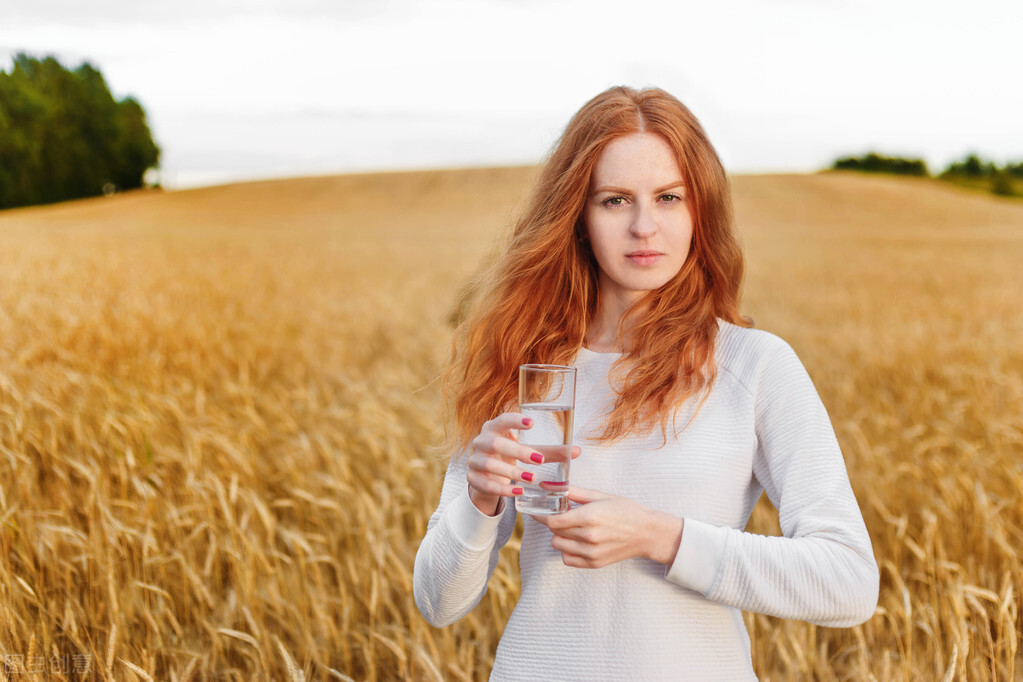 喝水太多对肾好不好,喝水太多会不会损伤肾功能