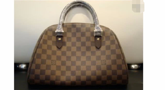 老婆花钱老公一脸埋怨,老婆花巨资买礼物