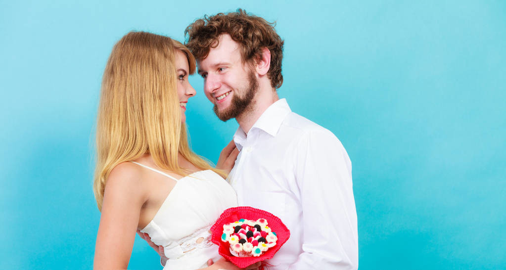 月老送喜姻缘旺盛,月老牵红线送来好姻缘