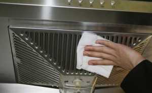 清理抽油烟机时弄脏衣服怎么清洗,抽油烟机脏了用什么洗最好