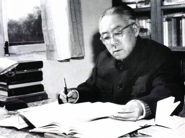 科学家卢氏兄弟，哥哥教中国专家造原*弹子**，弟弟帮美国人造战斗机