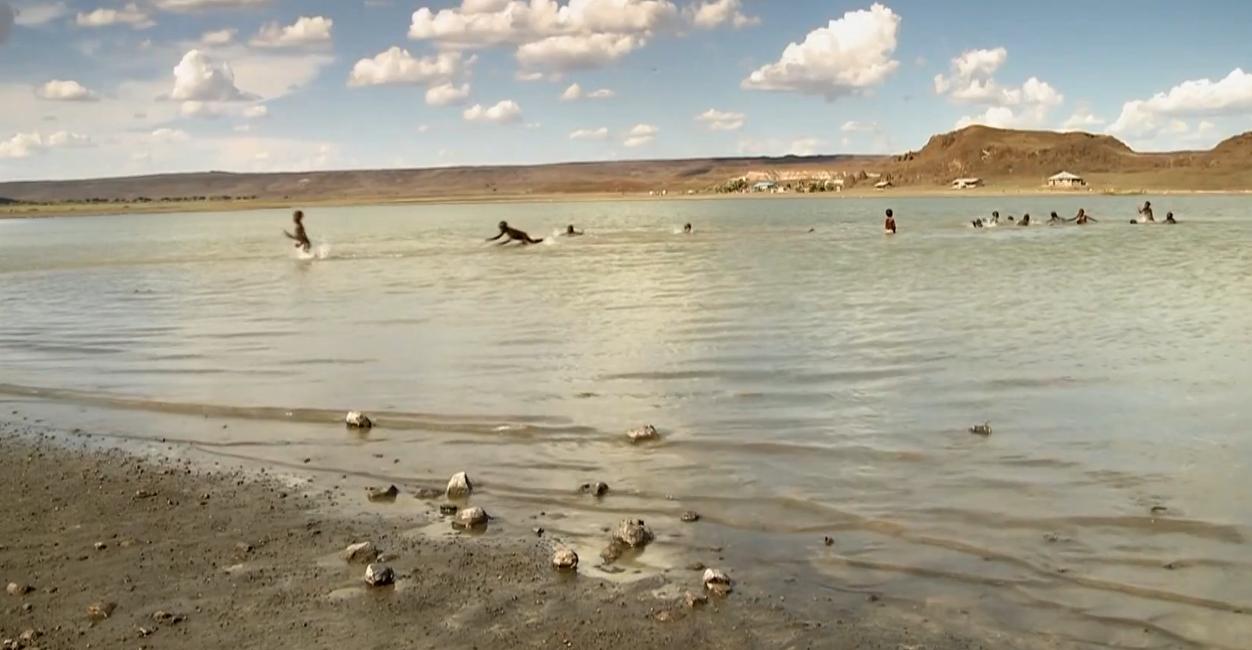 只吃鱼的非洲部落,没鱼就捕杀鳄鱼吃,从不吃其他的