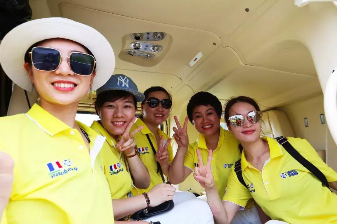 巨邦快乐集结号丨看见了,其中一艘游艇上,是我们的船长大舅哥