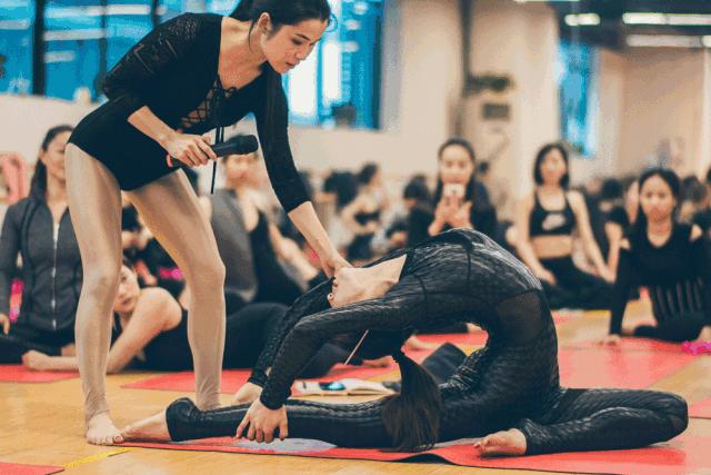 刘亦菲最美体态,如何拥有刘亦菲一样的美背