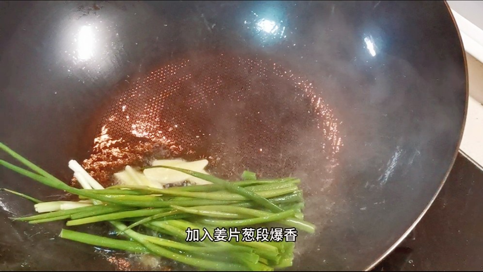 大排要这么做，吃起来嫩而不柴，浓油赤酱，入味可口