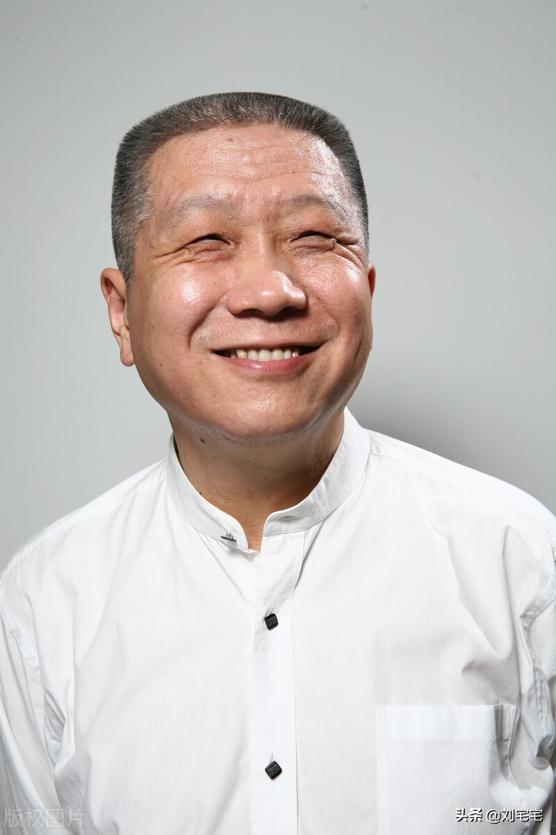 从“小学肄业”到“收藏大亨”,马未都的逆袭之路,何以非议不断