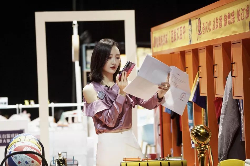 王鸥蓝色一字肩,王鸥红色古装明侦造型