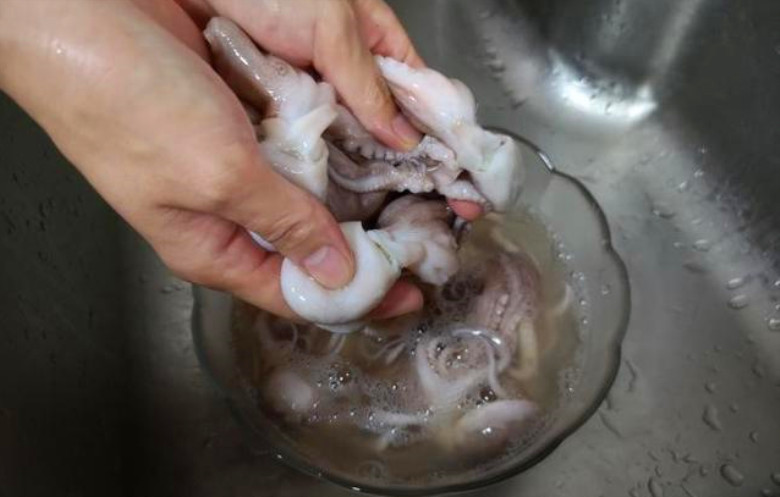 水煮八爪鱼要煮几分钟,清水煮八爪鱼的正确方法