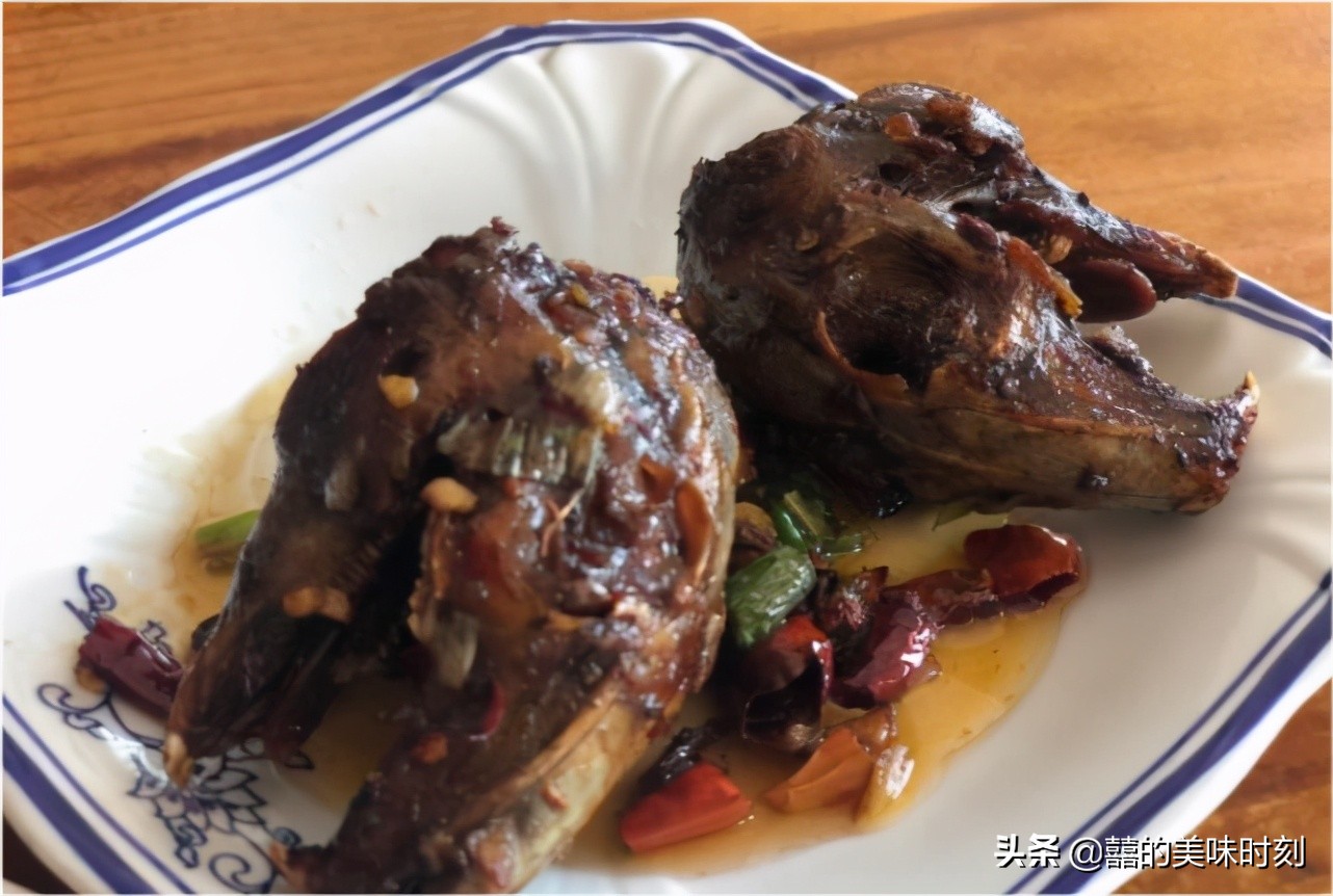 潍坊火了26年的卤兔头，9元一个日收入30000元，济南聊城人也常来