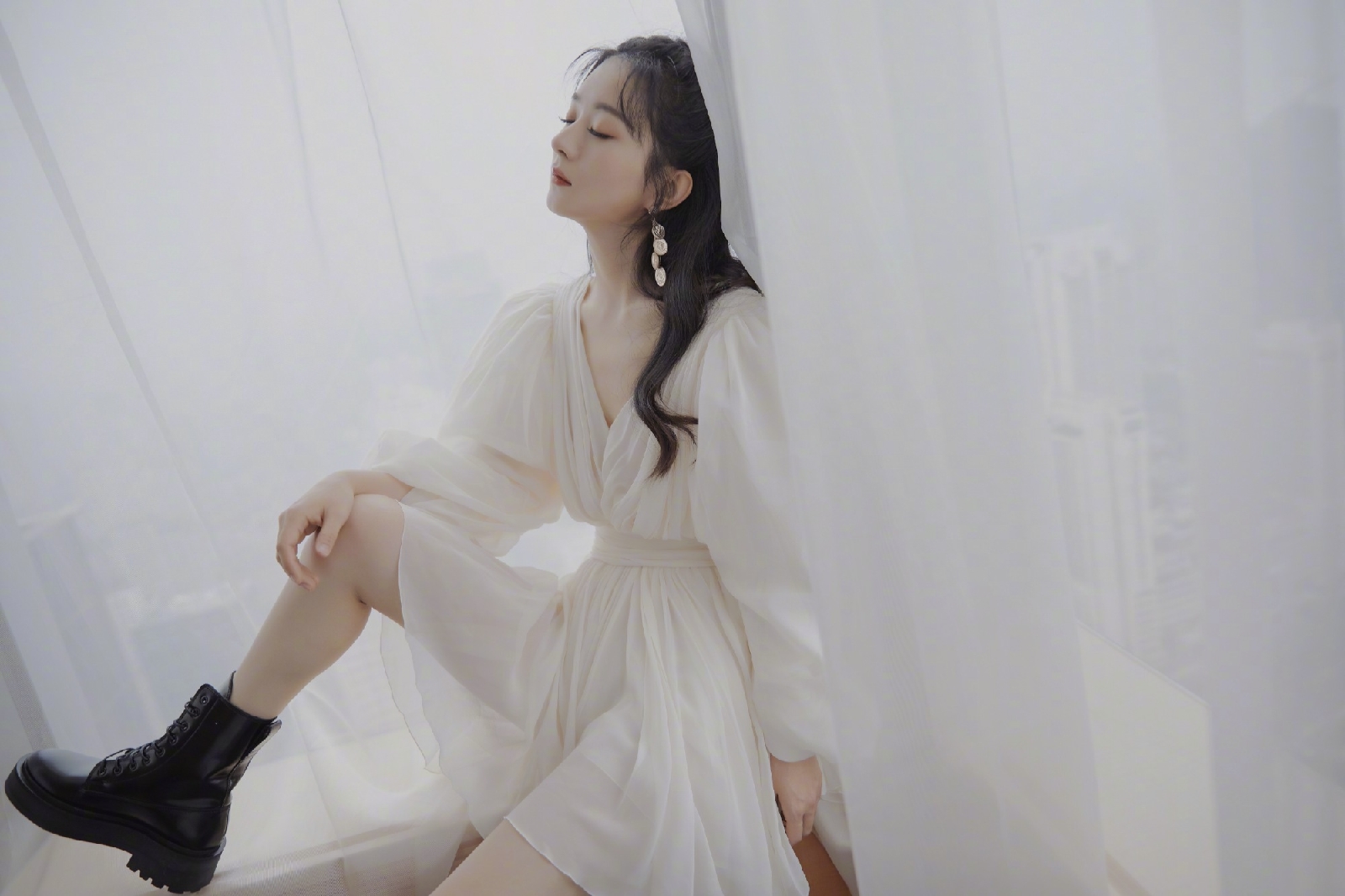 简约风黑白穿搭,简约风格看起来高级穿搭