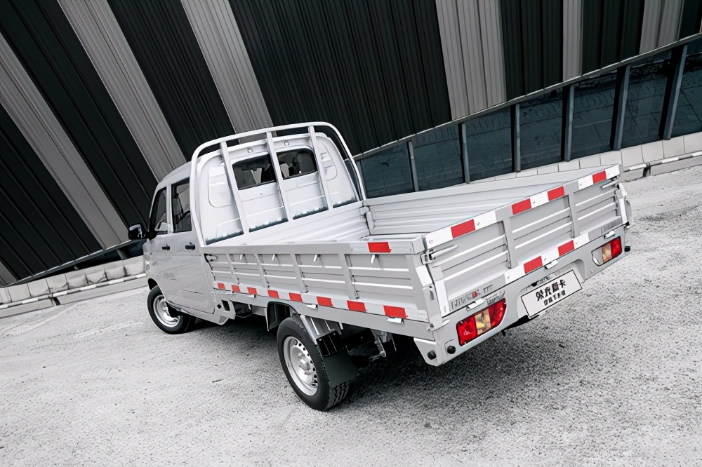 荣光新卡下乡版厢货,汽车下乡五菱荣光新卡多少钱