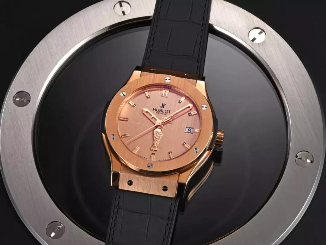 夜店戴表三要素：荧光要亮、万元以上且耐碰撞