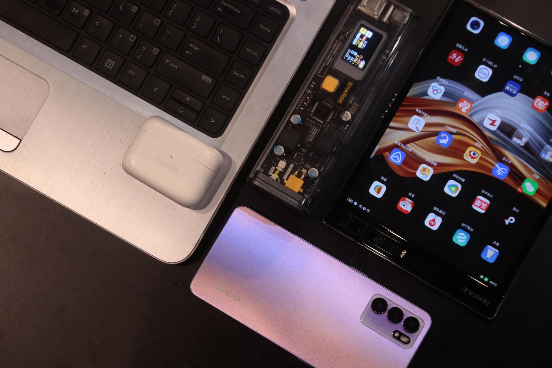 除了超高颜值，闪极卖千元的勇气是什么？一枝独秀