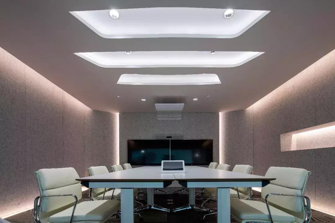 含着金钥匙出生的天选之子,含着金钥匙出生的人英文