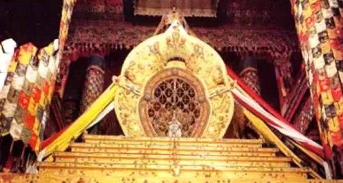 布达拉宫里面有金包银吗,布达拉宫里面最便宜的东西是什么