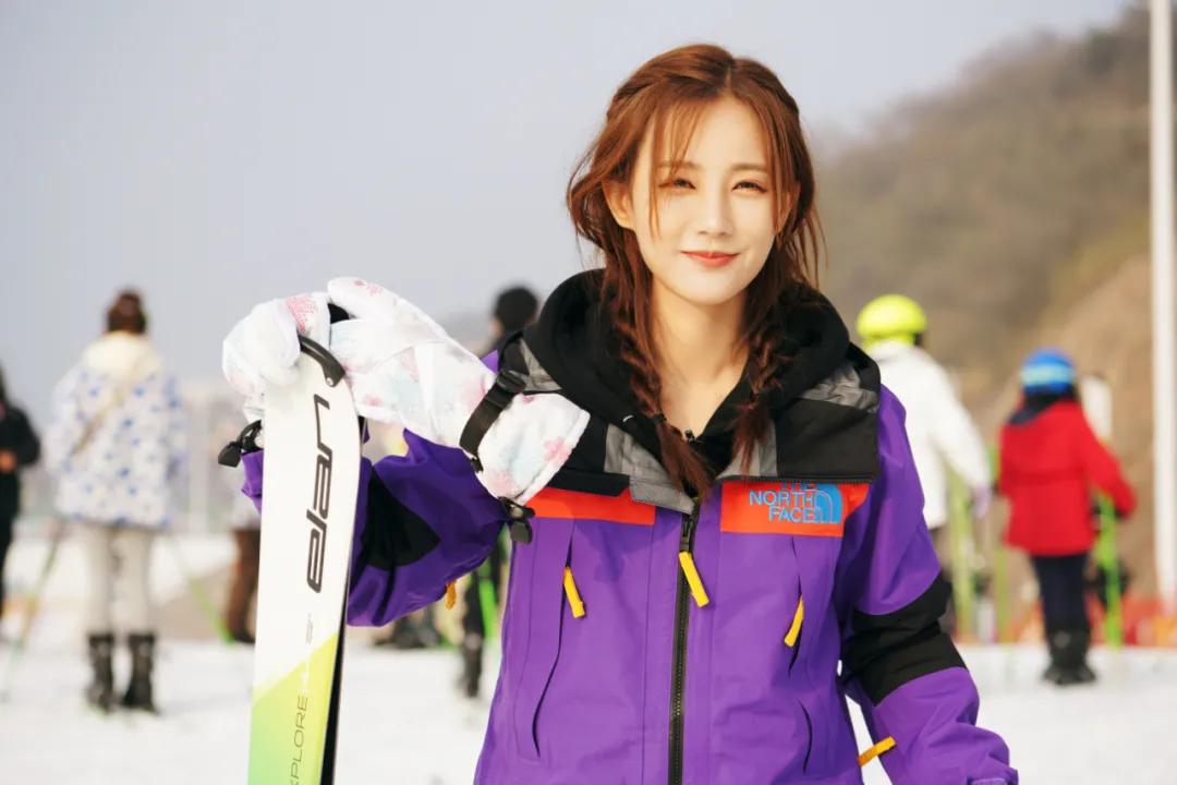 李一桐短发造型甜美可爱,李一桐甜美版直来直往