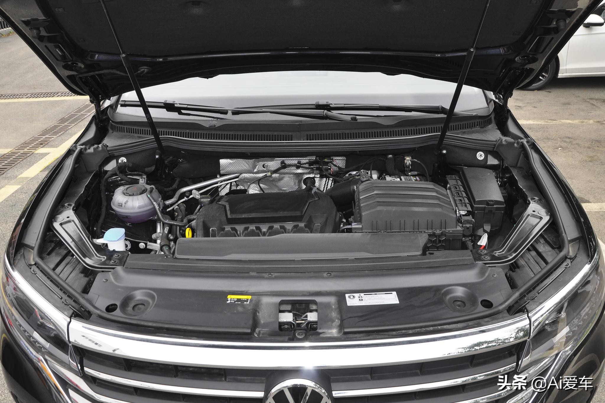 威然mpv商务车7座优缺点,大众威然四座mpv测试