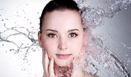 脸部极度缺水补水时刺痛怎么办,脸部严重缺水怎么补水男生