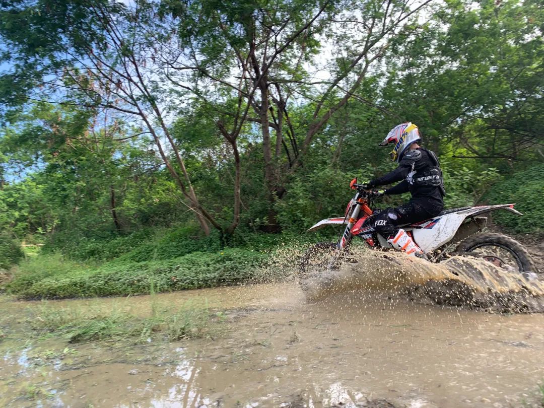 骑越野摩托对身体的好处,摩托越野车乐趣