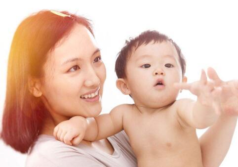 新生儿可以晒太阳吗出生8天,新生儿宝宝可以晒太阳吗