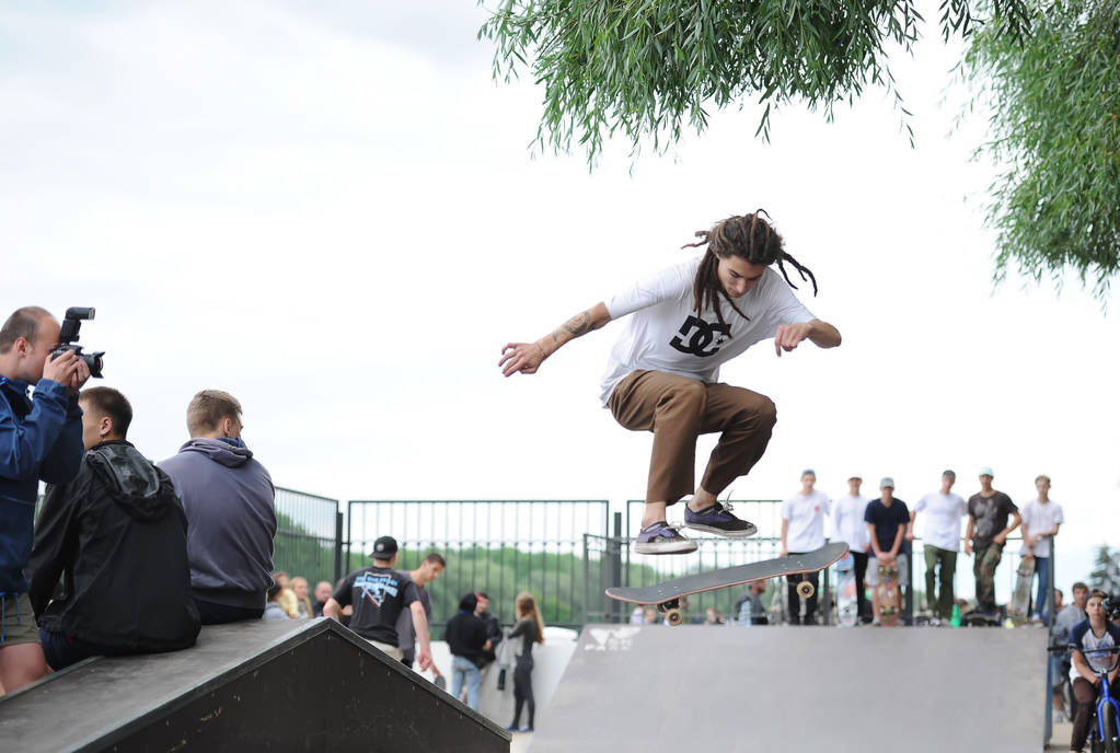 新手如何买一套专业滑板,儿童选购滑板注意事项